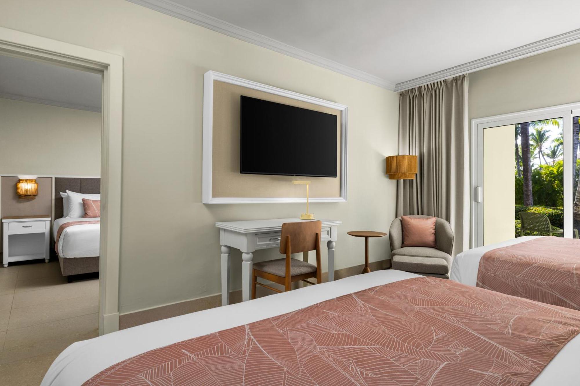 Suite Junior Club Familiar con 1 cama extragrande, 2 camas grandes y vistas tropicales